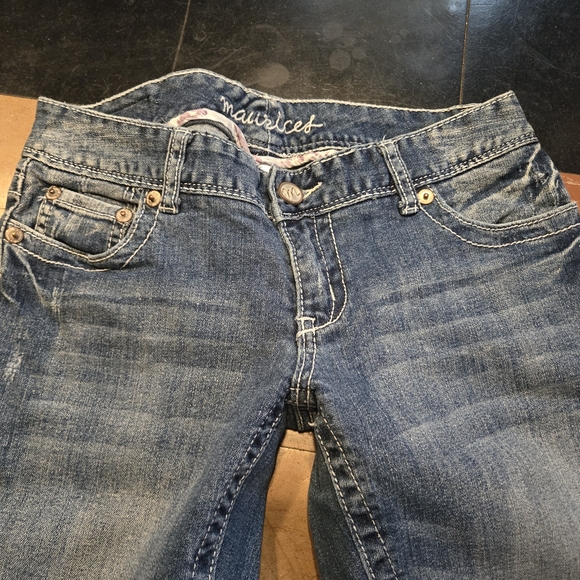 Maurices bootcut blue jeans in a juniors size 5/6. Were not worn in like new - Picture 3 of 11